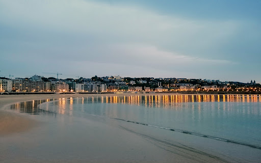 A breathtaking evening view of San Sebastian from Chrome web store to be run with OffiDocs Chromium online A breathtaking evening view of San Sebastian from Chrome web store to be run with OffiDocs Chromium online