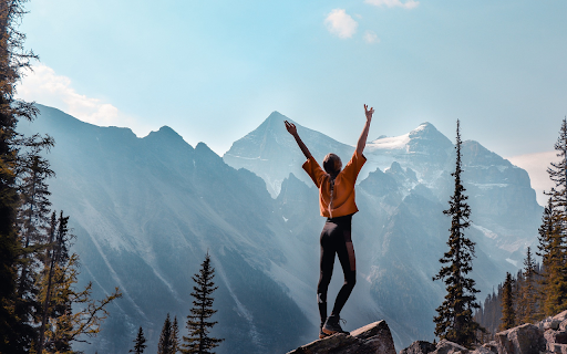 Girl on top of the mountain from Chrome web store to be run with OffiDocs Chromium online Girl on top of the mountain from Chrome web store to be run with OffiDocs Chromium online