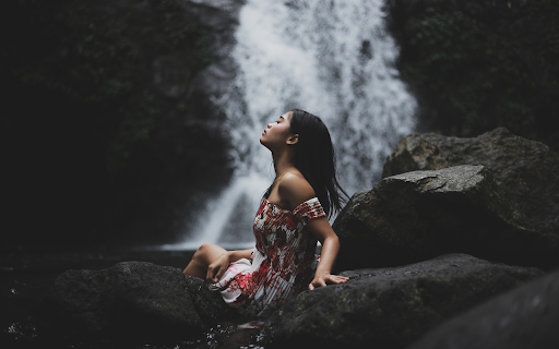Girl sitting by the waterfall from Chrome web store to be run with OffiDocs Chromium online Girl sitting by the waterfall from Chrome web store to be run with OffiDocs Chromium online