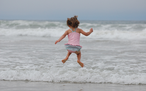 Little girl bathing in the sea from Chrome web store to be run with OffiDocs Chromium online Little girl bathing in the sea from Chrome web store to be run with OffiDocs Chromium online