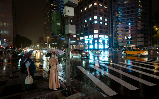 People Standing on the Street on a Rainy Night from Chrome web store to be run with OffiDocs Chromium online People Standing on the Street on a Rainy Night from Chrome web store to be run with OffiDocs Chromium online