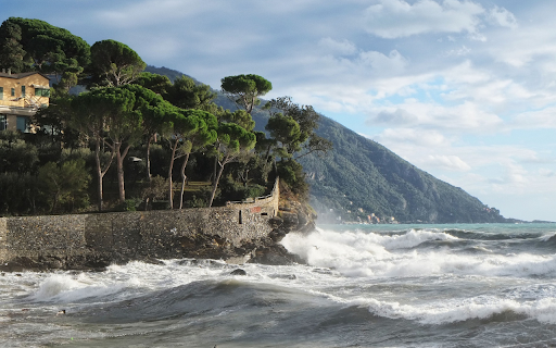 Sea waves crash on the shore from Chrome web store to be run with OffiDocs Chromium online Sea waves crash on the shore from Chrome web store to be run with OffiDocs Chromium online