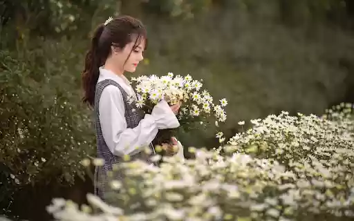Girl and little chrysanthemum from Chrome web store to be run with OffiDocs Chromium online Girl and little chrysanthemum from Chrome web store to be run with OffiDocs Chromium online