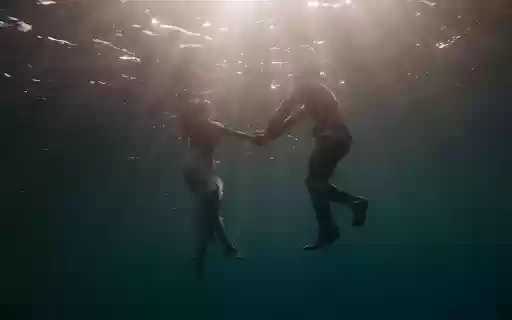 Holding hands under the lake from Chrome web store to be run with OffiDocs Chromium online Holding hands under the lake from Chrome web store to be run with OffiDocs Chromium online